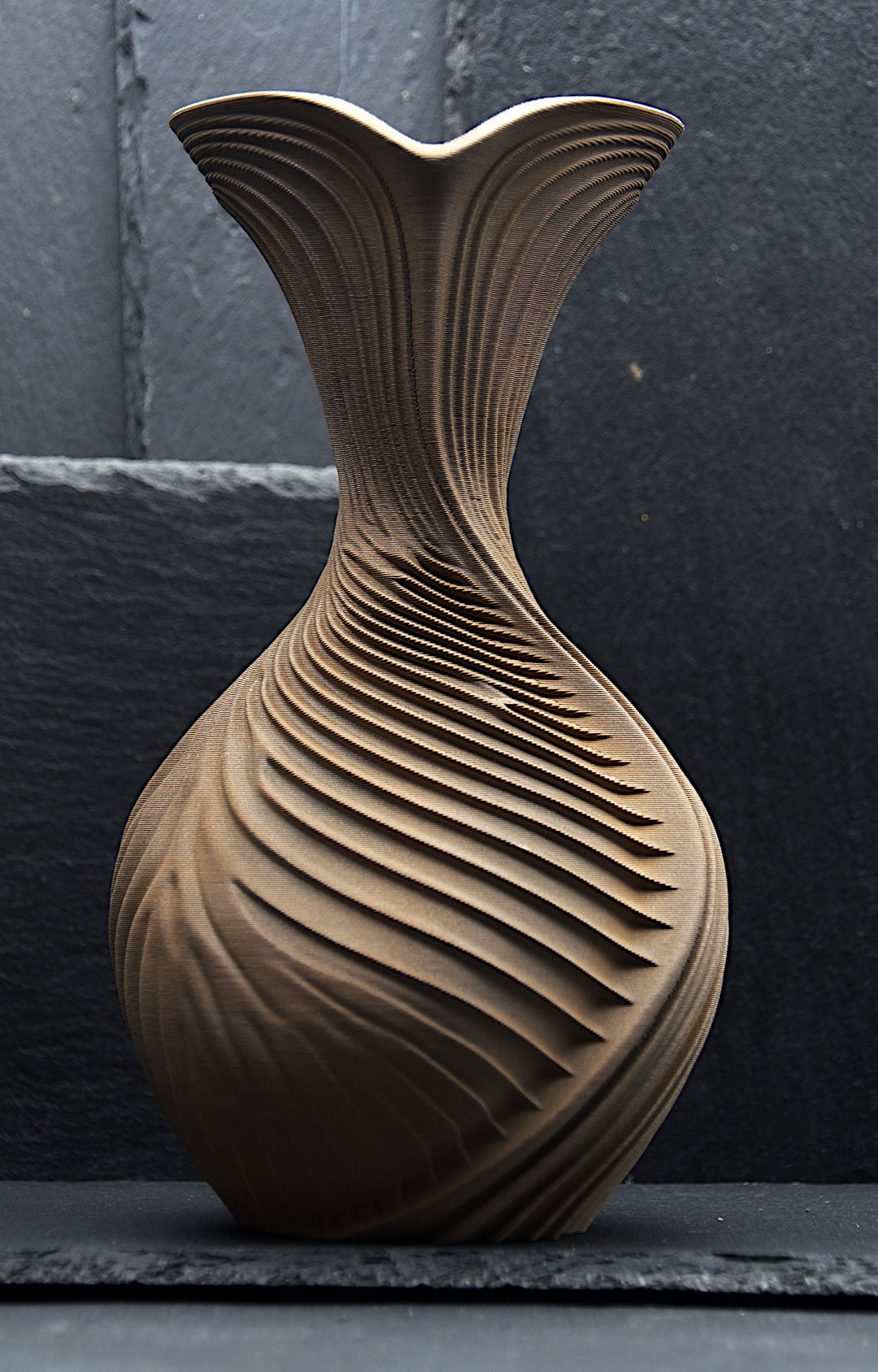 NYX Vase – Metal Bronze – Frontalansicht – Nora Blatt