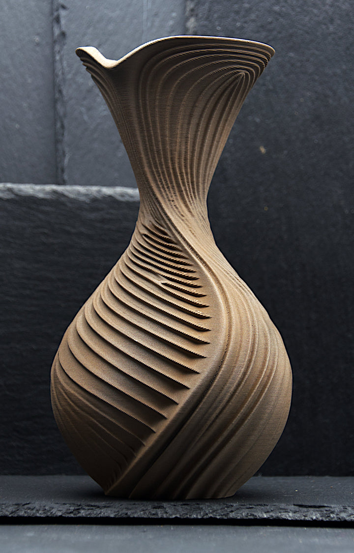 NYX Vase – Metal Bronze – Dreiviertelansicht – Nora Blatt