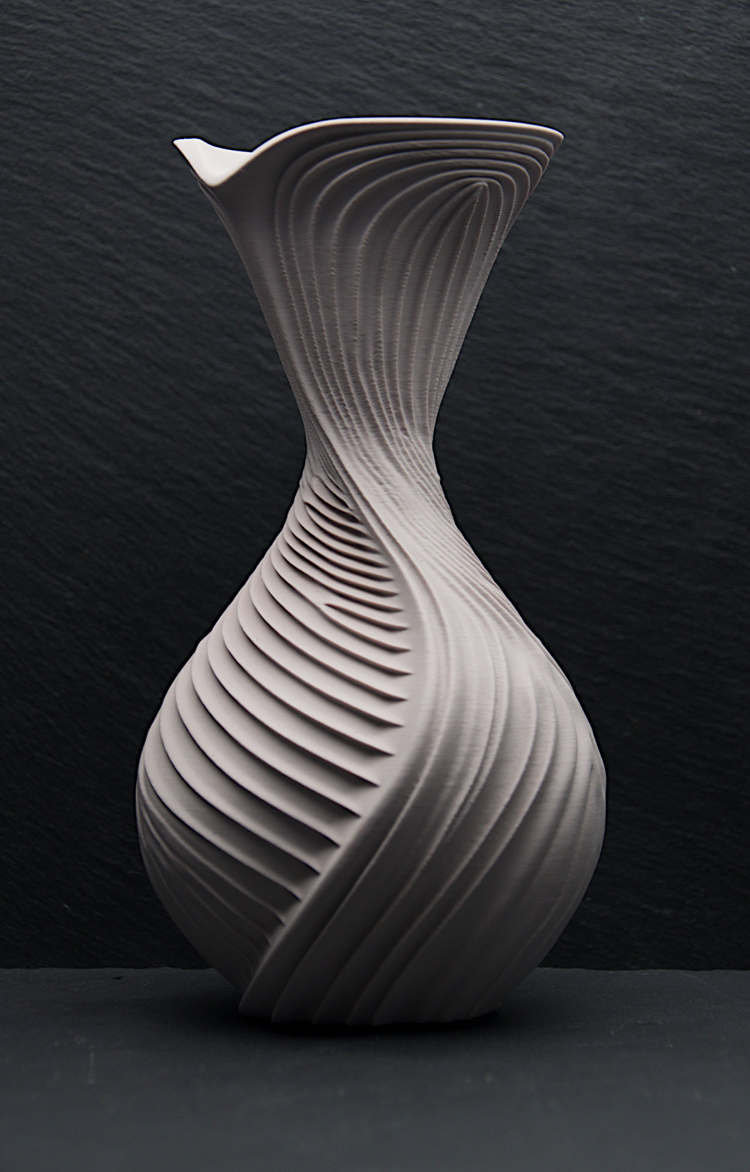 NYX Vase – Stone Clay – Dreiviertelansicht – Nora Blatt