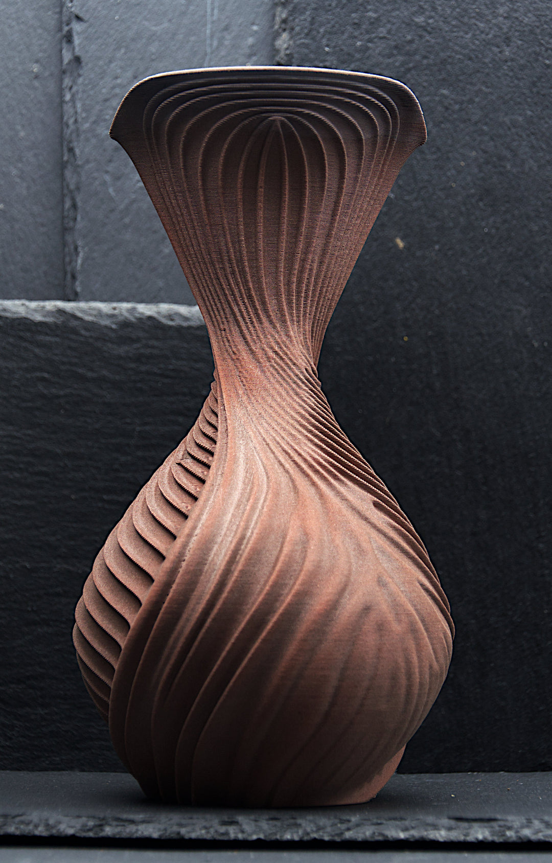 NYX Vase – Metal Copper – Seitenansicht – Nora Blatt