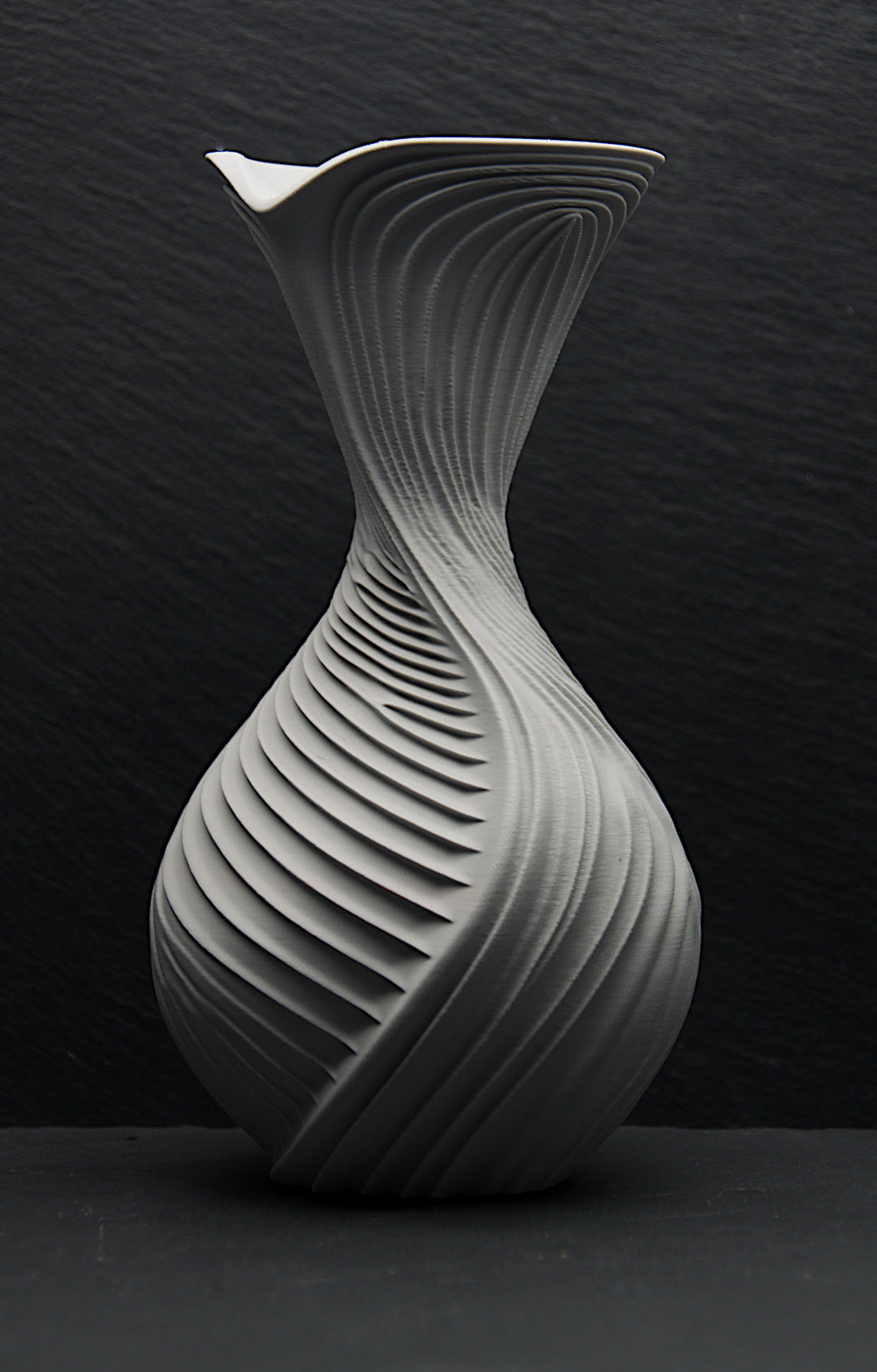 NYX Vase – Stone Granite – Dreiviertelansicht – Nora Blatt
