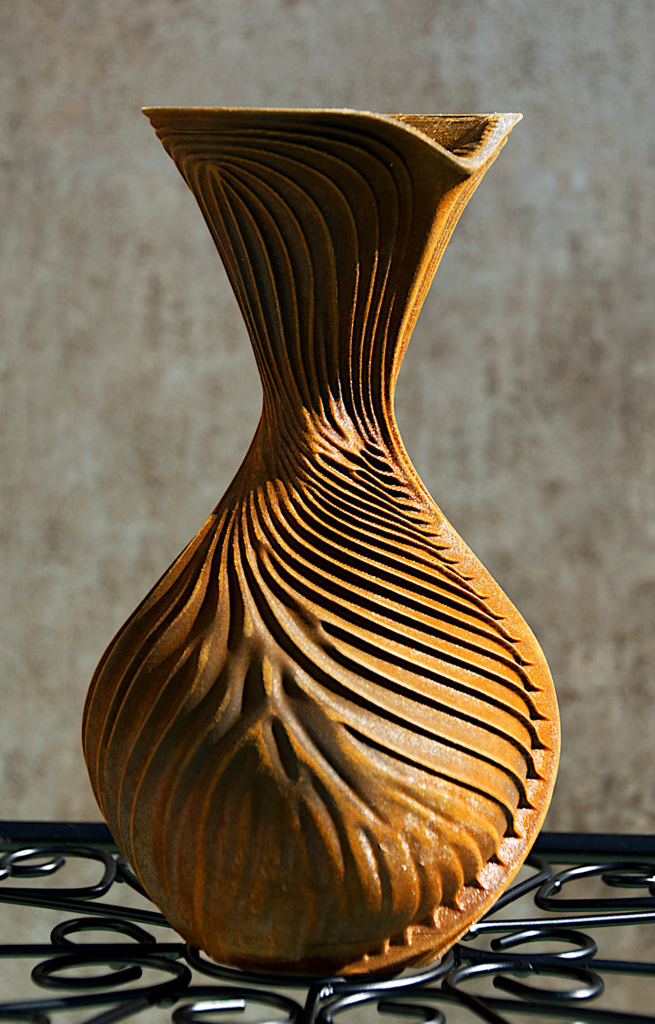 NYX Vase – Metal Iron – Rückansicht – Nora Blatt